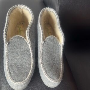Kids Gray Felt Slip-On Slippers - Cozy Wool-Lined Comfort